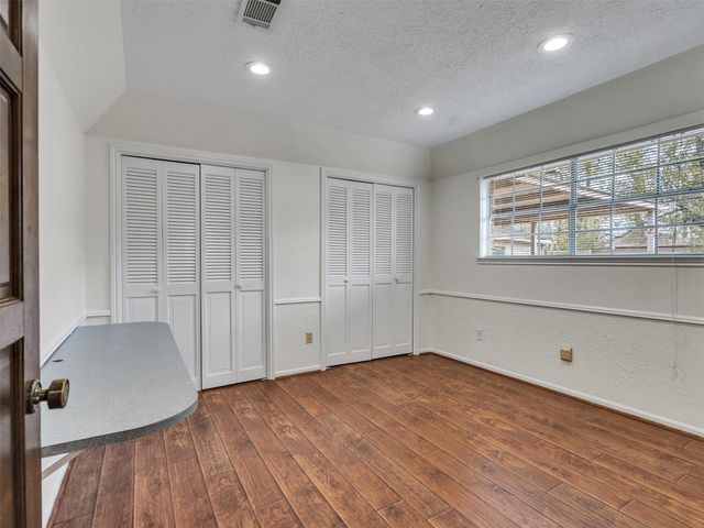 8 Shadowood Street, Conroe, TX 77304