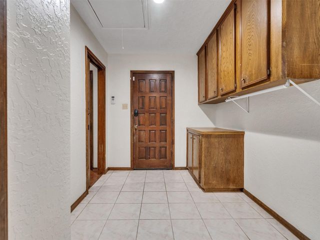 8 Shadowood Street, Conroe, TX 77304