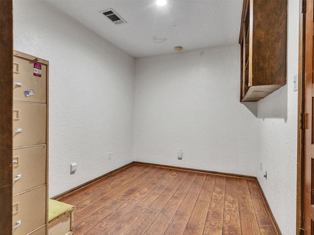 8 Shadowood Street, Conroe, TX 77304