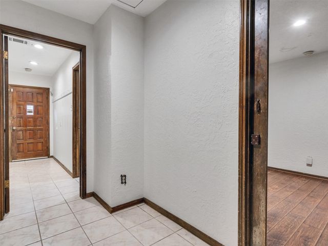 8 Shadowood Street, Conroe, TX 77304