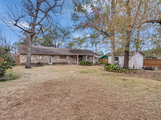 8 Shadowood Street, Conroe, TX 77304