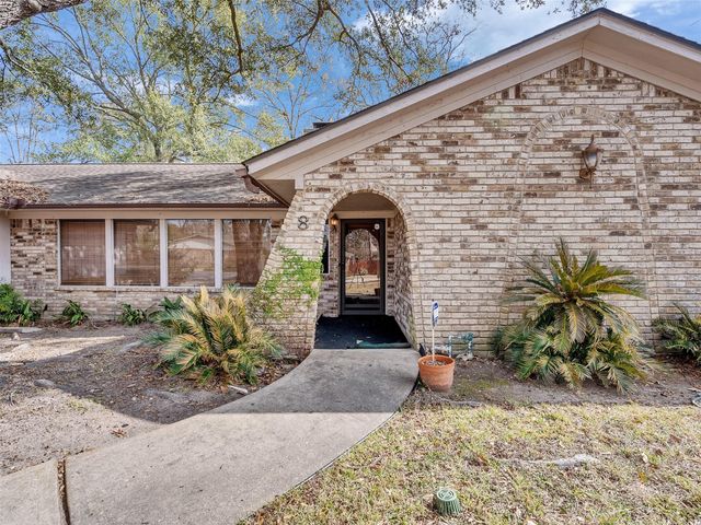 8 Shadowood Street, Conroe, TX 77304