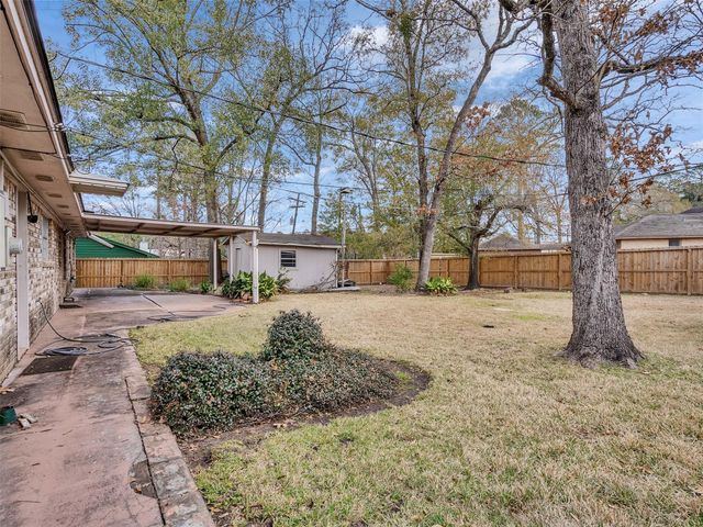 8 Shadowood Street, Conroe, TX 77304