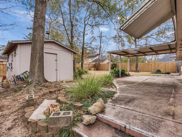 8 Shadowood Street, Conroe, TX 77304