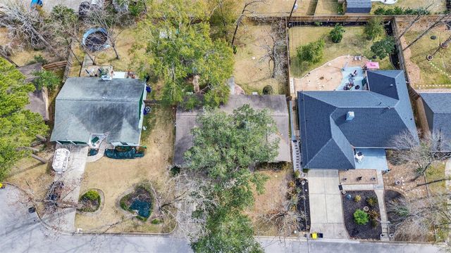 8 Shadowood Street, Conroe, TX 77304