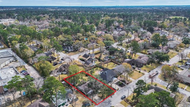 8 Shadowood Street, Conroe, TX 77304