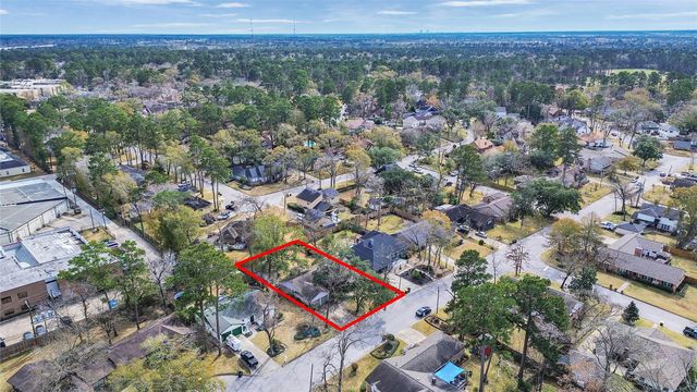 8 Shadowood Street, Conroe, TX 77304