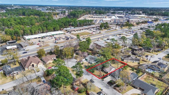 8 Shadowood Street, Conroe, TX 77304