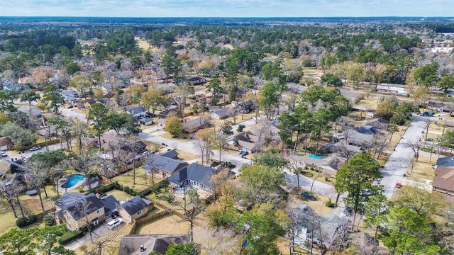 8 Shadowood Street, Conroe, TX 77304