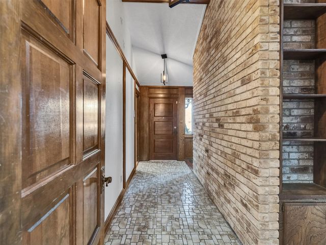 8 Shadowood Street, Conroe, TX 77304