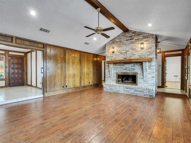 8 Shadowood Street, Conroe, TX 77304