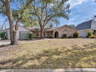 8 Shadowood Street, Conroe, TX 77304