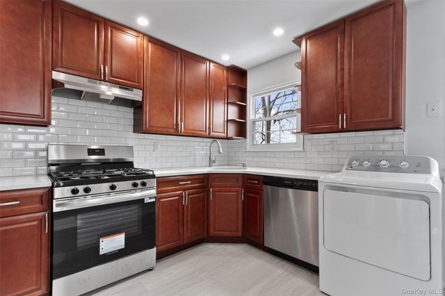 28 Elissa Lane, Yonkers, NY 10710