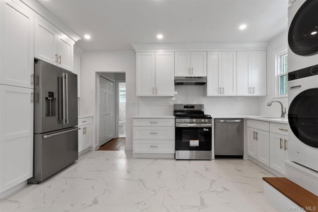 28 Elissa Lane, Yonkers, NY 10710