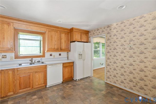 7732 Surreywood Dr, Chesterfield, VA 23235