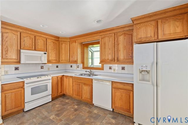 7732 Surreywood Dr, Chesterfield, VA 23235