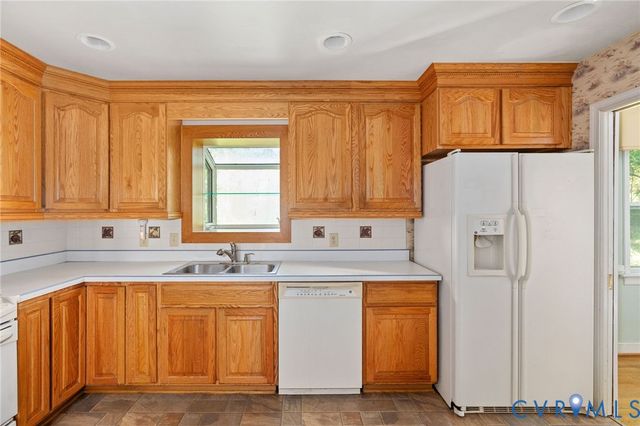 7732 Surreywood Dr, Chesterfield, VA 23235