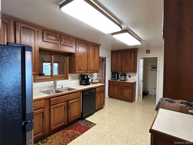 52 Clover Hill Drive, Poughkeepsie, NY 12603