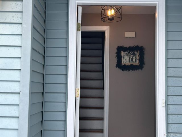 52 Clover Hill Drive, Poughkeepsie, NY 12603