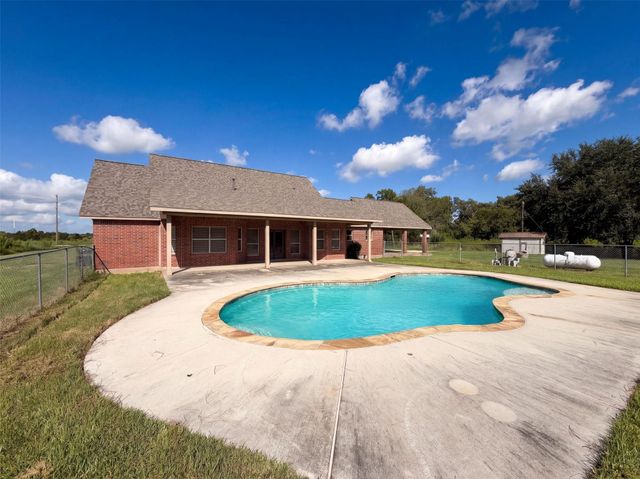 1619 County Road 612, Dayton, TX 77535