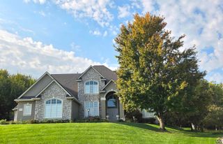 5729 SW 37th TER, Topeka, KS 66610