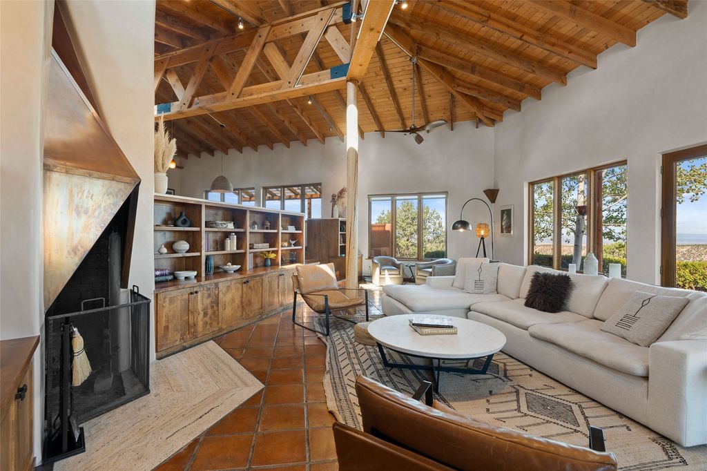 66 Paseo Encantado NE, Santa Fe, NM 87506