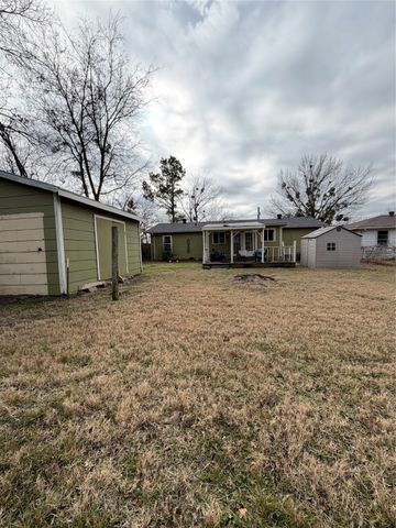 703 Carver Street, Whitesboro, TX 76273