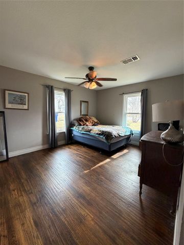 703 Carver Street, Whitesboro, TX 76273