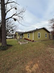 703 Carver Street, Whitesboro, TX 76273