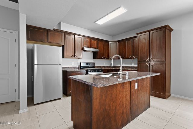 210 Lago Maggiore Street, Horizon City, TX 79928