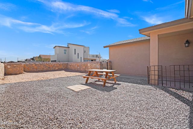 210 Lago Maggiore Street, Horizon City, TX 79928