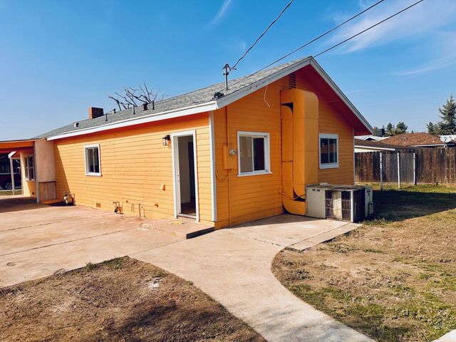 366 N Palm Street, Woodlake, CA 93286