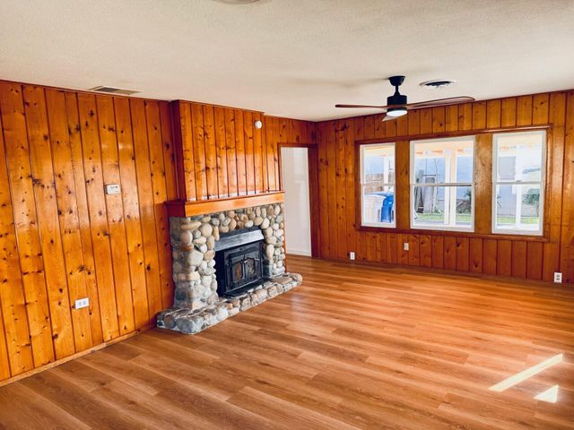 366 N Palm Street, Woodlake, CA 93286