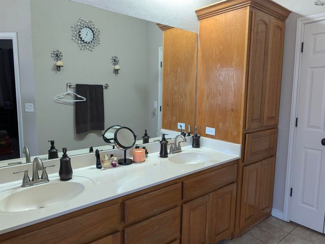 1609 JOHNSON ROAD, Iowa Park, TX 76367