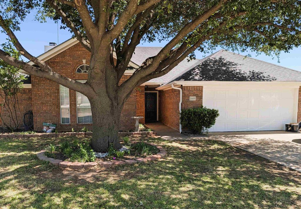 1609 JOHNSON ROAD, Iowa Park, TX 76367