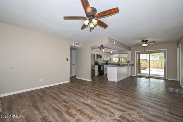 3957 W DESERT HILLS Drive, Phoenix, AZ 85029