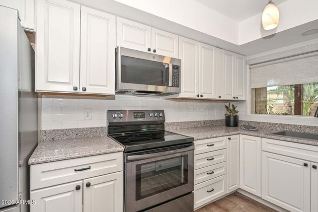 3957 W DESERT HILLS Drive, Phoenix, AZ 85029