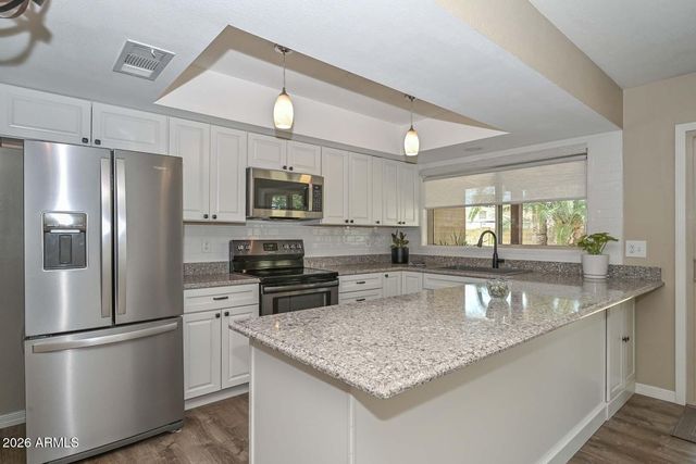 3957 W DESERT HILLS Drive, Phoenix, AZ 85029