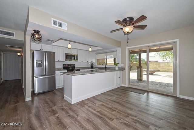 3957 W DESERT HILLS Drive, Phoenix, AZ 85029