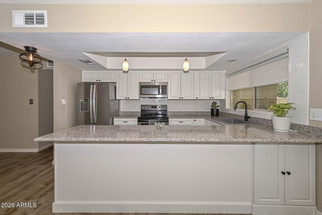 3957 W DESERT HILLS Drive, Phoenix, AZ 85029