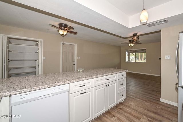 3957 W DESERT HILLS Drive, Phoenix, AZ 85029