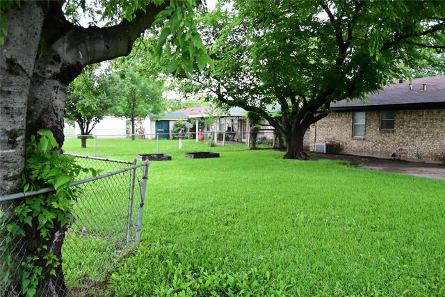 2216 Motley Drive, Mesquite, TX 75150