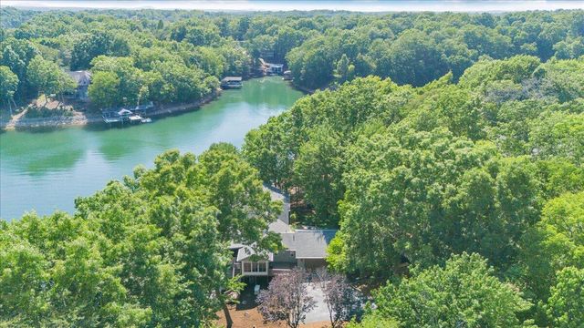 123 Tradewind TER, Huddleston, VA 24104