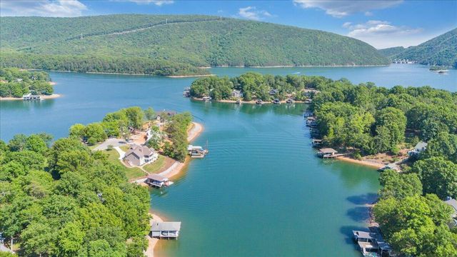 123 Tradewind TER, Huddleston, VA 24104