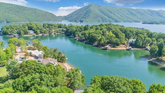 123 Tradewind TER, Huddleston, VA 24104