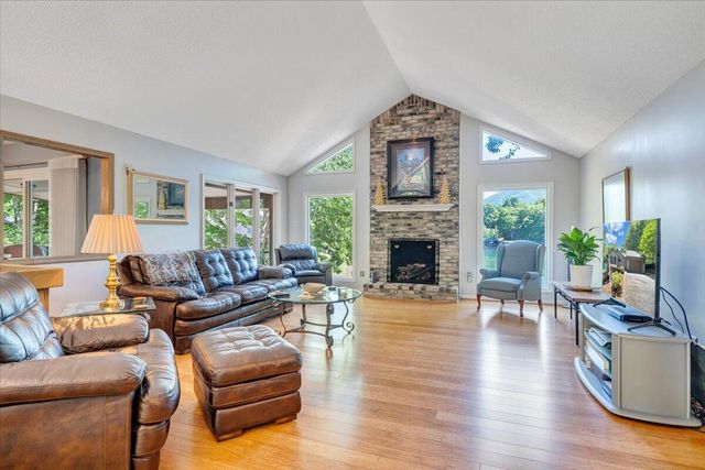 123 Tradewind TER, Huddleston, VA 24104
