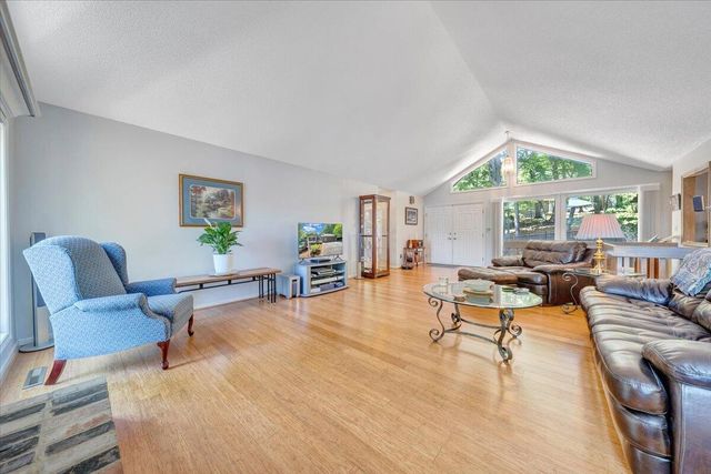 123 Tradewind TER, Huddleston, VA 24104