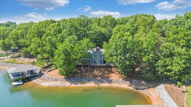 123 Tradewind TER, Huddleston, VA 24104