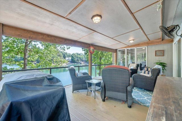 123 Tradewind TER, Huddleston, VA 24104