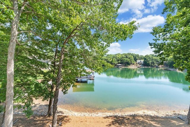 123 Tradewind TER, Huddleston, VA 24104